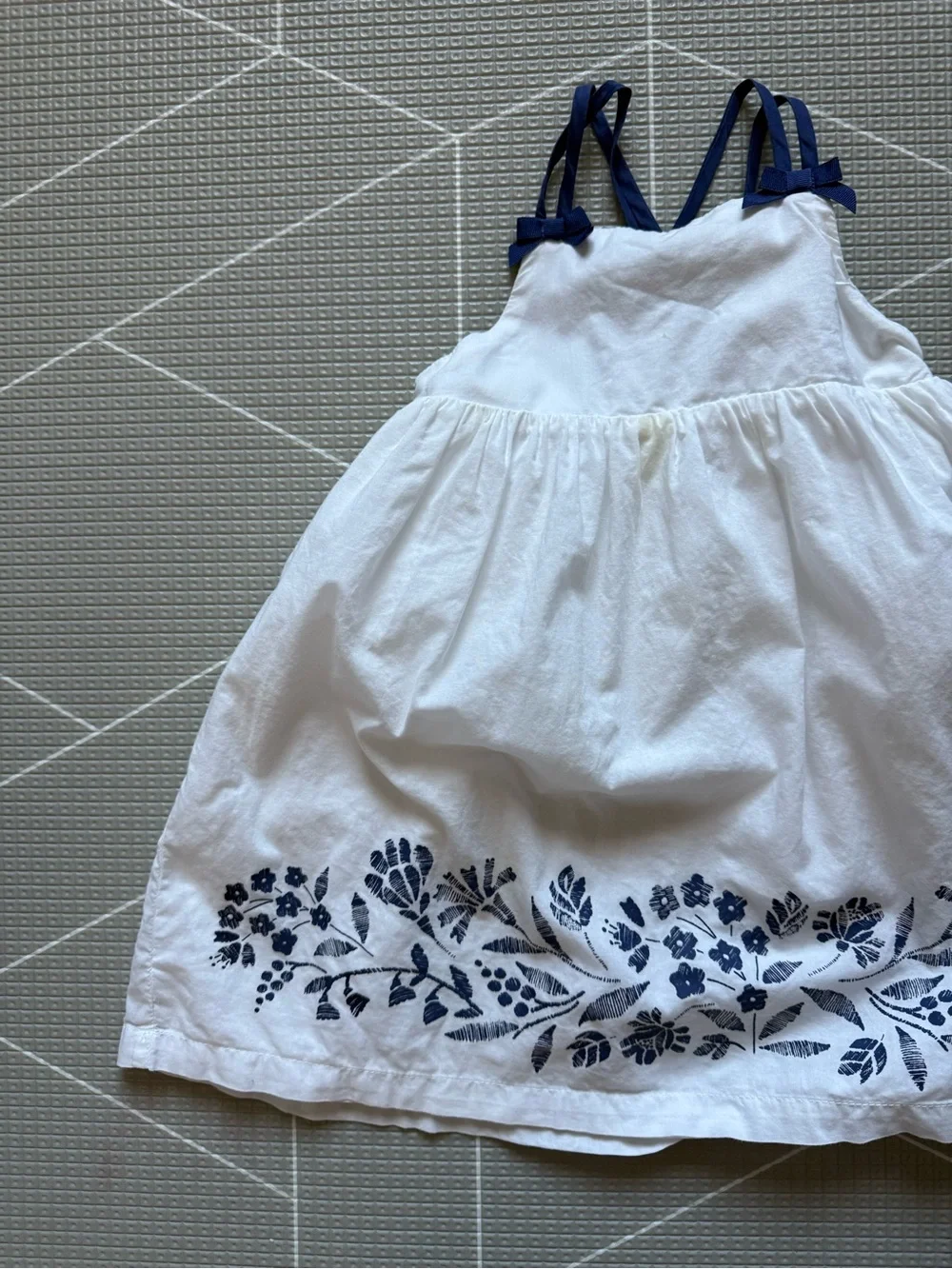 Gymboree|FREE w kids purchase,White sundress with Navy florals,sleeveless•••boho